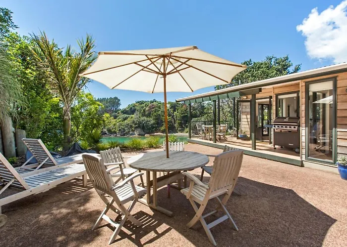 Beachfront Enclosure Bay - Waiheke Unlimited