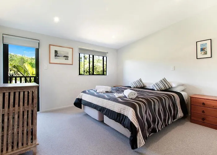 Beachfront Enclosure Bay - Waiheke Unlimited