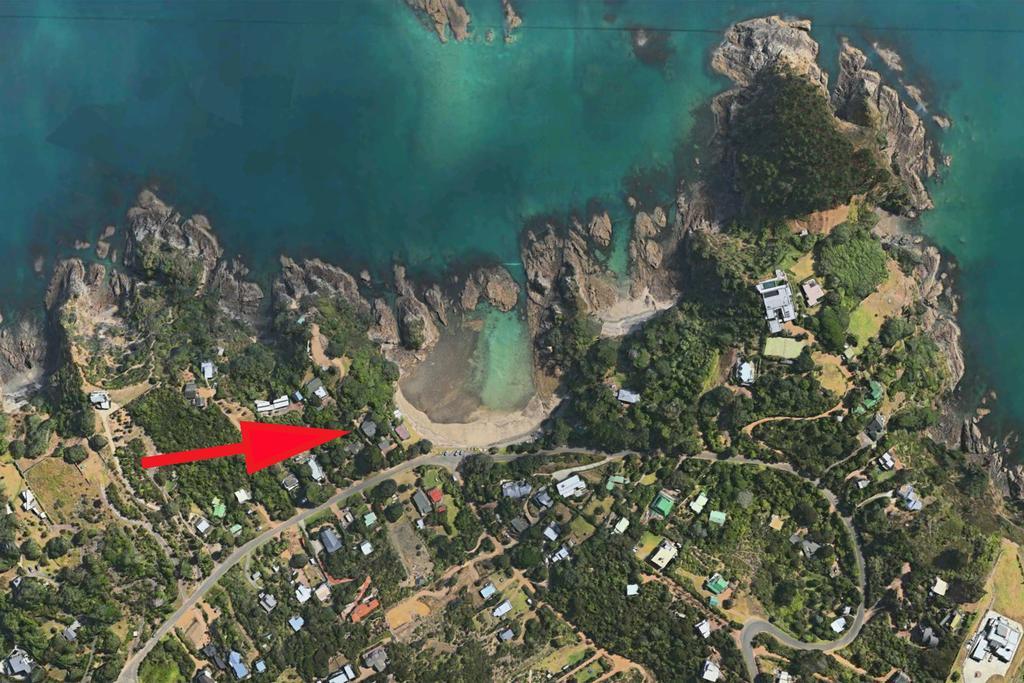 Beachfront Enclosure Bay - Waiheke Unlimited * Oneroa