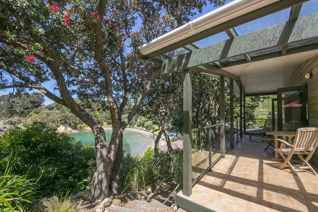Beachfront Enclosure Bay - Waiheke Unlimited