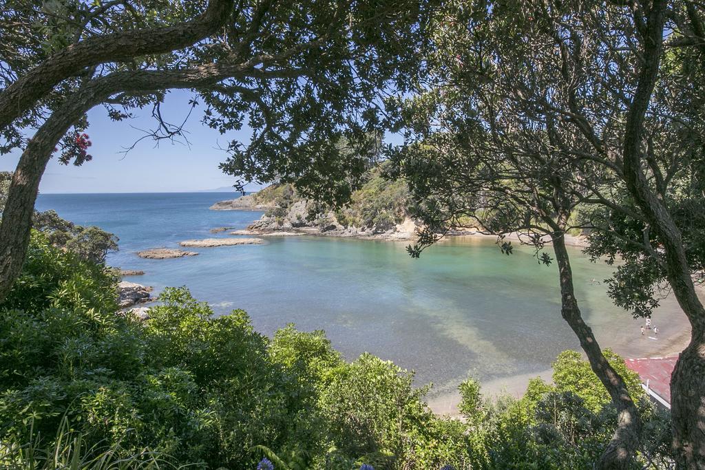 Beachfront Enclosure Bay - Waiheke Unlimited Holiday home *