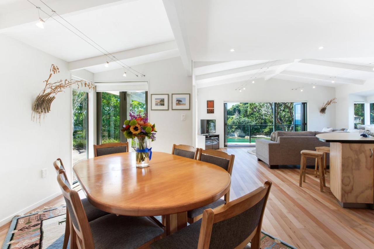 Beachfront Enclosure Bay - Waiheke Unlimited Oneroa