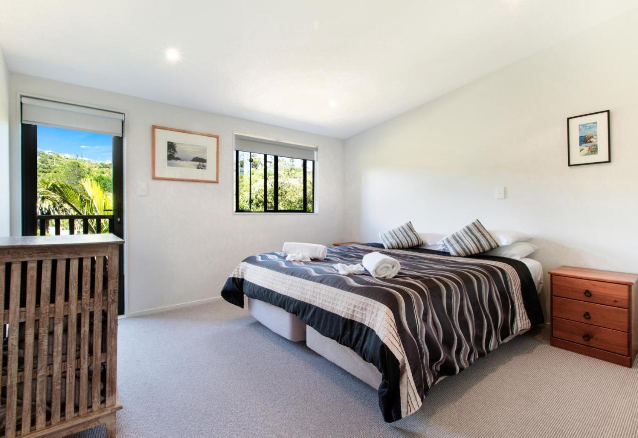 Beachfront Enclosure Bay - Waiheke Unlimited Holiday home *