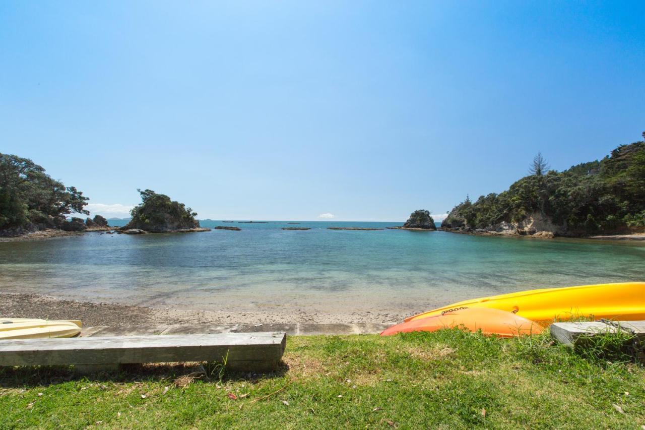 Beachfront Enclosure Bay - Waiheke Unlimited Holiday home